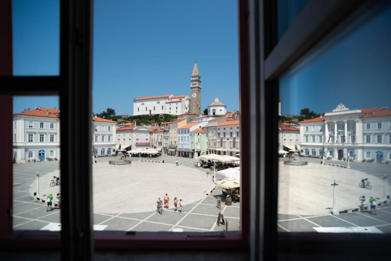 ART HOTEL TARTINI Dvoposteljna soba PLUS s pogledom na Tartini Square brez balkona 3