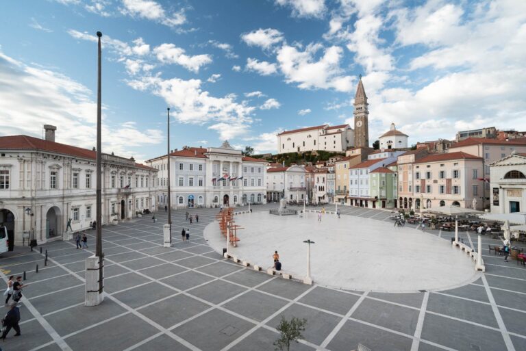 ART HOTEL TARTINI Double PLUS room with tartini square view without a balcony 6