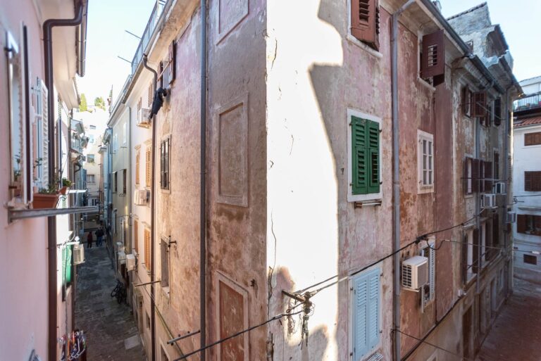 ART HOTEL TARTINI Double room with city street view without balcony 6