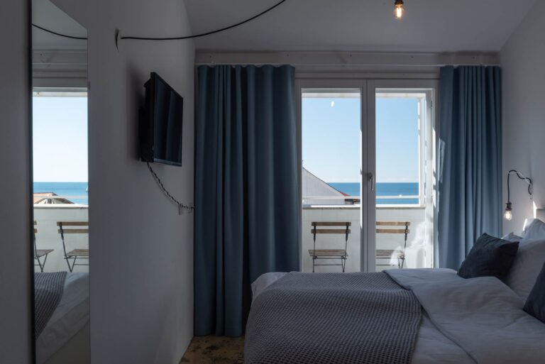 ART HOTEL TARTINI Doppelzimmer mit Meerblick und Balkon08