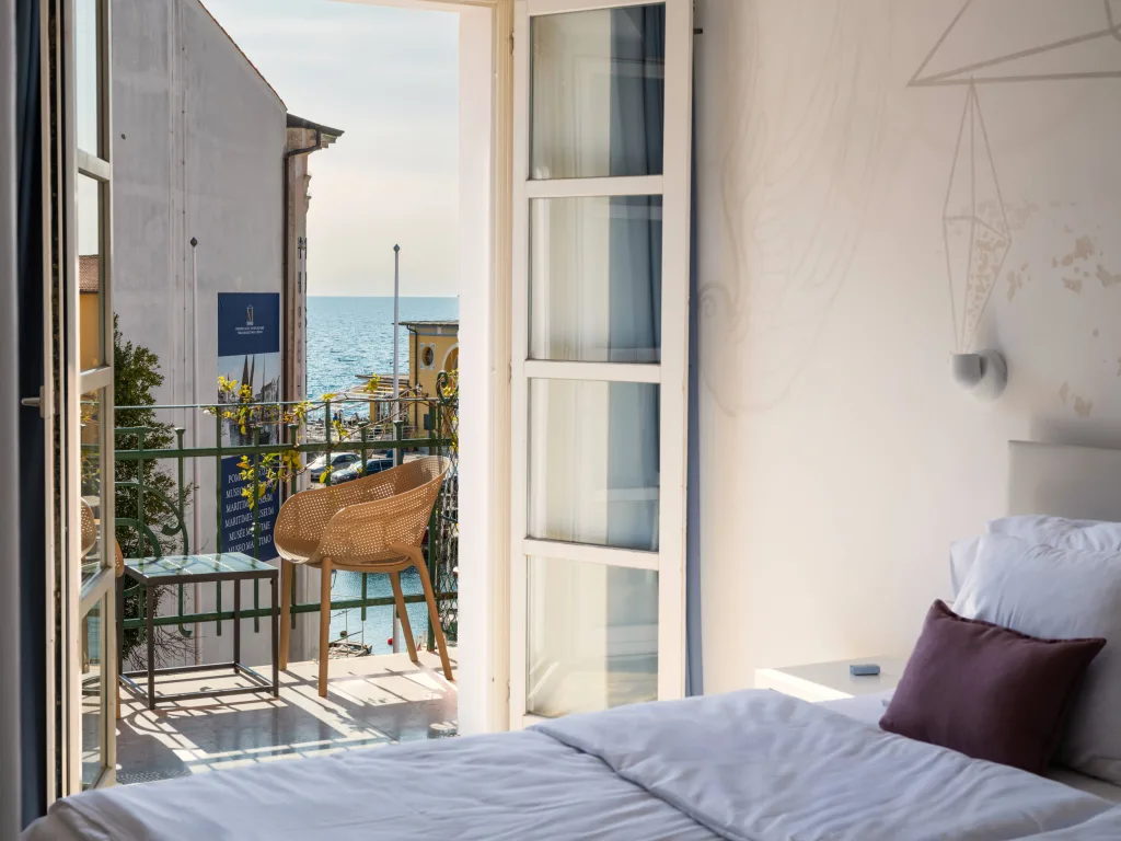 Soba v hotelu Art Hotel Tartini v Piranu s pogledom na morje