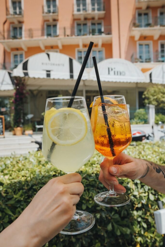 Koktajlna delavnica v hotelu, spritz narejen iz istrskih sestavin